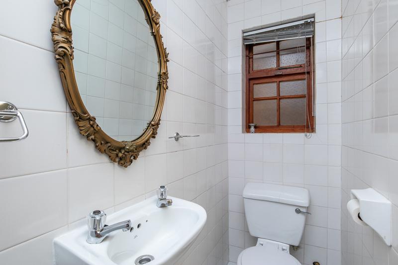 5 Bedroom Property for Sale in Constantia Western Cape